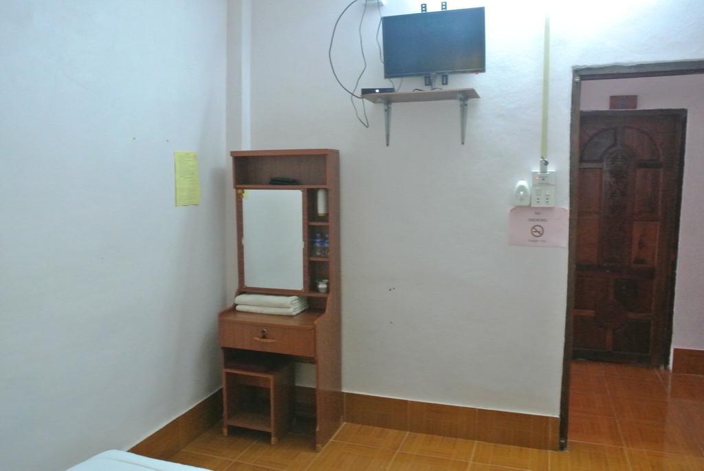 Phonephithak Guesthouse Muang Pakbèng Esterno foto